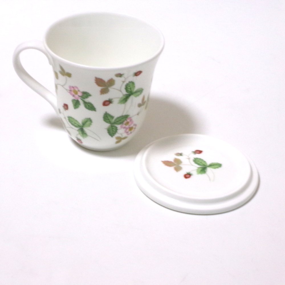 ウェッジウッドWEDGWOOD　ワイルドストロベリー　カジュアル 蓋付マグ ペア