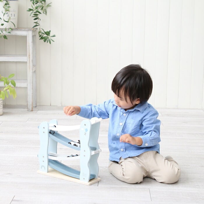 知育玩具 1歳 木製 指先トレーニング カースライダー ブルー 車4台付き おもちゃ レーベルレーベル 出産祝い 男の子 女の子 プレゼント ギフト 友達 友人 実用的 長く使える  2歳 3歳