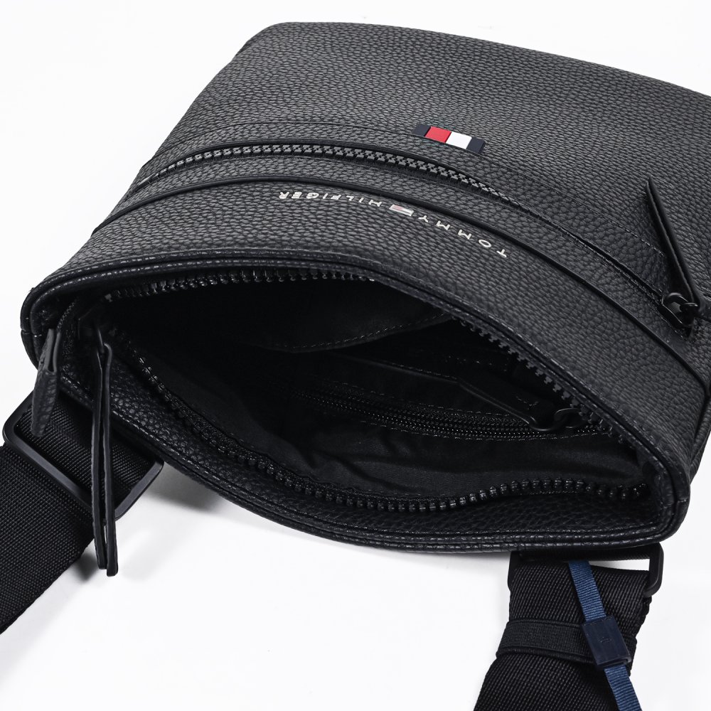 高品質ヨーロッパ輸入モデル トミーヒルフィガー TOMMY HILFIGER ショルダーバッグ メンズ ESSENTIAL PU CROSSOVER ブラック AM0AM09506 BDS BLACK 送別会 誕生日 結婚祝い 結婚式 彼氏 息子 夫 男性 名刺入れ 高級 父の日 母の日 即日発送