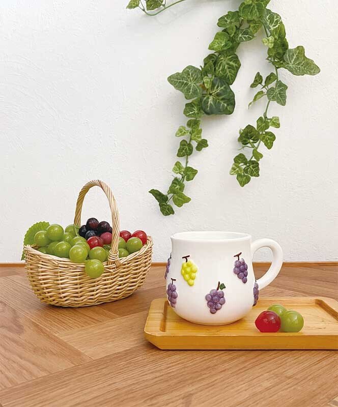 ぷっくりかわいいジューシーなフルーツが並ぶ くだものマグ 電子レンジ対応 コップ 陶器 マグ 持ち手付き 電子レンジ対応 いちご さくらんぼ フルーツマグ かわいい プレゼント ギフト 女性 母 実用的 箱入り インテリア 誕生日 クリスマス 無料ラッピング