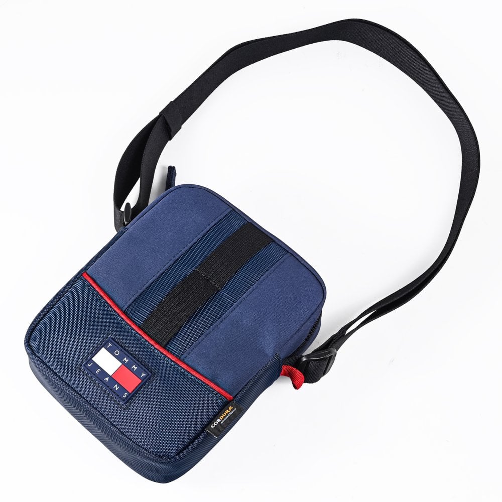 高品質ヨーロッパ輸入モデル トミーヒルフィガー TOMMY HILFIGER ショルダーバッグ TOMMY JEANS OUTDOORS REPORTER メンズ ネイビー AM0AM14617 C1G CORPORATE 送別会 誕生日 結婚祝い 結婚式 彼氏 息子 夫 男性 名刺入れ 高級 父の日 母の日 即日発送