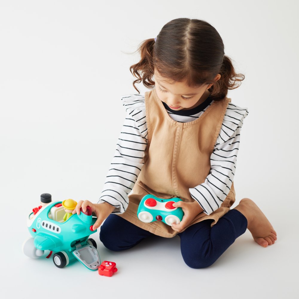 誕生日プレゼント Hola Toys オラトイズ 音がいっぱい 操縦できる ひこうき 飛行機 おもちゃ 乗り物 のりもの リモコン サイレン 搭乗音 音が鳴る 音楽 自動走行 自分で走る ごっこ遊び パイロット 人形付き 知育玩具 1歳半 18カ月 2歳 3歳 男の子 女の子 お祝い ギフト
