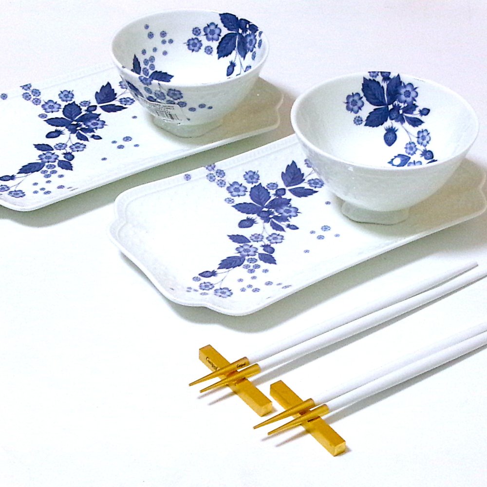 特撰洋食器ギフトセット　ウェッジウッドWEDGWOOD　ストロベリーブルーム　インディゴ　ライスボウル　/　クチポールCutipol-GOAゴールド　ホワイト　箸・箸置きセット　８ピースセット　　食器セット【新生活　結婚祝い　引っ越し祝い　食器セット　ブランド食器　カトラリー】