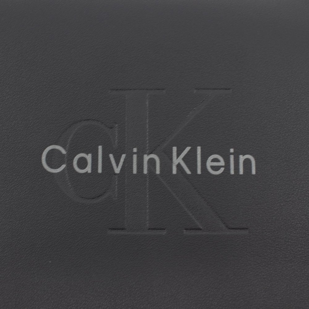 カルバンクライン　CK　Calvin Klein　セカンドバッグ　LV04D1257G UB1　ブラック BLACK　BOLD POUCH WITH HANDLE　ボールド ポーチ ウィズ ハンドル　クラッチバッグ　Europeライン