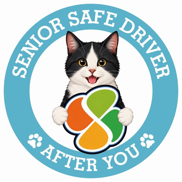 カーサイン 高齢者マーク SENIOR SAFE DRIVER 黒白（ハチワレ） ステッカー シール 直径13cm 肉球 日本製 車