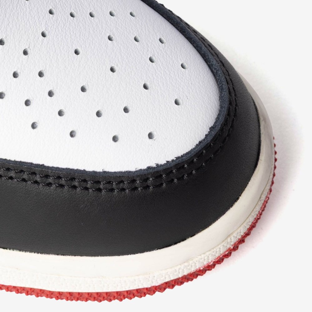 ナイキ NIKE AIR JORDAN 1 RETRO HIGH OG GS BLACK TOE REIMAGINED エアジョーダン レトロ ハイ オージー FD1437 スニーカー ハイカット つま黒 ジュニア キッズ レディース シューズ AJ1