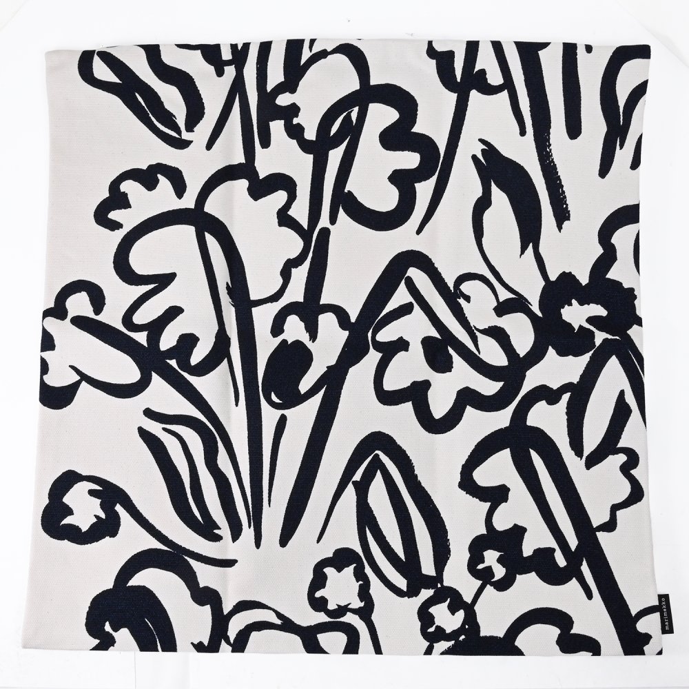 マリメッコ marimekko クッションカバー 50×50cm ヌードクッション セット Ensikukat エンシクカット オフホワイト ダークブルー 76027 076027 850 北欧雑貨 北欧デザイン 送別会 誕生日 お中元 結婚祝い 結婚式 高級 父の日 母の日 ホワイトデー