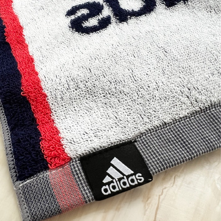 【名入れ 刺繍】アディダス ウォッシュタオル 30×31㎝《ワイド》(名入れタオル タオル adidas スポーツ 部活 クラブ チーム 卒団 体育祭 卒団記念 記念品 卒業 イベント プレゼント ギフト かっこいい オリジナル ブランドタオル 野球 サッカー バスケ)56