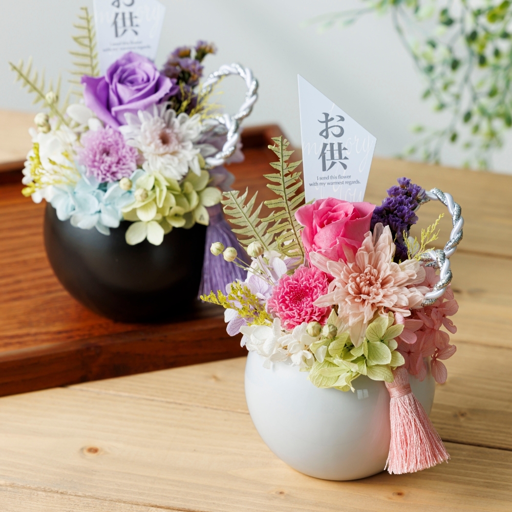 お供え 花 プリザーブドフラワー 仏花 雫 しずく 菊 供花 仏壇用 祭壇 一周忌 三回忌 七回忌 命日 法事 月命日 満中陰 33回忌 四十九日 49日 お盆 お彼岸 ブリザードフラワ- フラワーアレンジメント フラワーギフト 長持ち