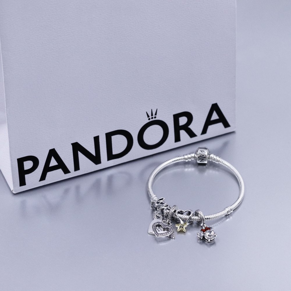 ボックス・ショッパー付 PANDORA(パンドラ) ★ Barrel Clasp Snake Chain Bracelet ★バレルクラスプ スネークチェーン ブレスレット★  チャーム ブレスレット カスタマイズ アクセサリー シンプル 日常使い 誕生日 記念日 母の日 プレゼント ギフト