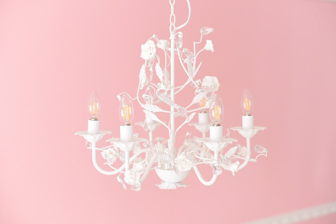 照明 ライト ロココ 調 シャンデリア LED電球付き 6灯 プリンセスホワイトROSE お手軽6灯シャンデリア 引っ掛けシーリング付き 簡単取り付け 天井 おしゃれ 6畳 ダイニング リビング 姫系 ローズ 薔薇 新築祝い 引越し祝い