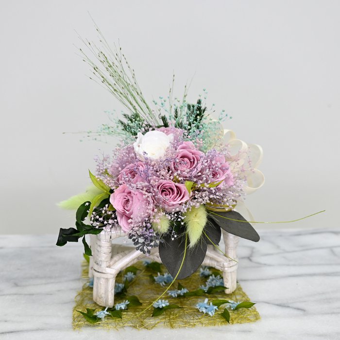 【最後の1点】花待ちの小さなイス ― 7つの薔薇の約束 ―　プリザーブドフラワー　ドライフラワー 　お祝い 　飾り　ウェディング