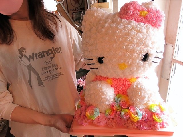 誕生日プレゼント 彼女 キティ ミニローズ 花束風ギフト レインボーローズ プリザーブドフラワー入りギフト ケース付き　