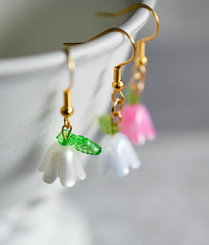 【在庫限り】可憐で愛らしいスズランのピアス 金属アレルギー対応 ステンレス製 小ぶり かわいい 春 揺れる