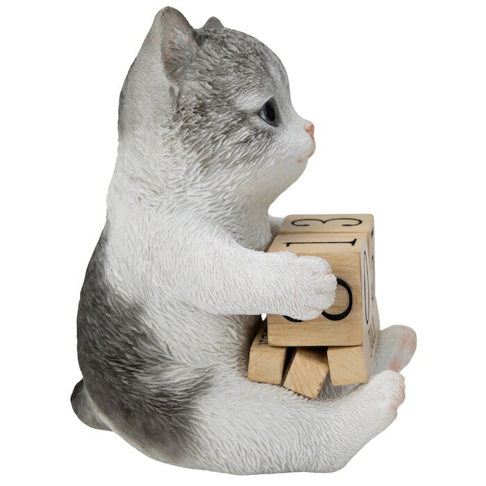 置物 猫 サバトラ白猫 万年カレンダー 高さ11cm woobia ウービア リアル かわいい おしゃれ 玄関 デスク インテリア 卓上カレンダー 日めくり ねこ ネコ 動物 癒し 棚 オフィス 日付 ねこ雑貨 プレゼント ギフト 新築祝い 猫好き