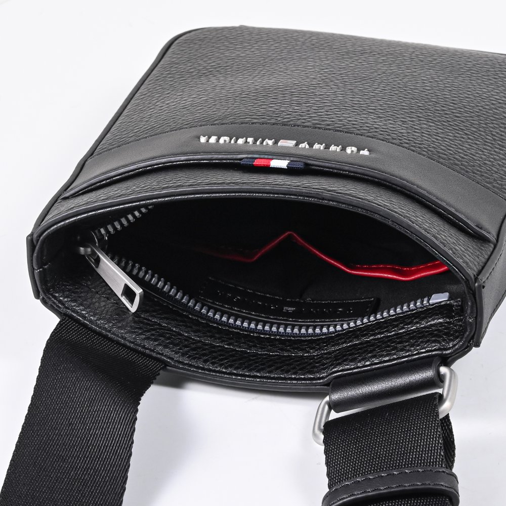 高品質ヨーロッパ輸入モデル トミーヒルフィガー TOMMY HILFIGER ショルダーバッグ メンズ CENTRAL MINI REPORTER ブラック AM0AM14697 BDS BLACK 送別会 誕生日 結婚祝い 結婚式 彼氏 息子 夫 男性 名刺入れ 高級 父の日 母の日 即日発送