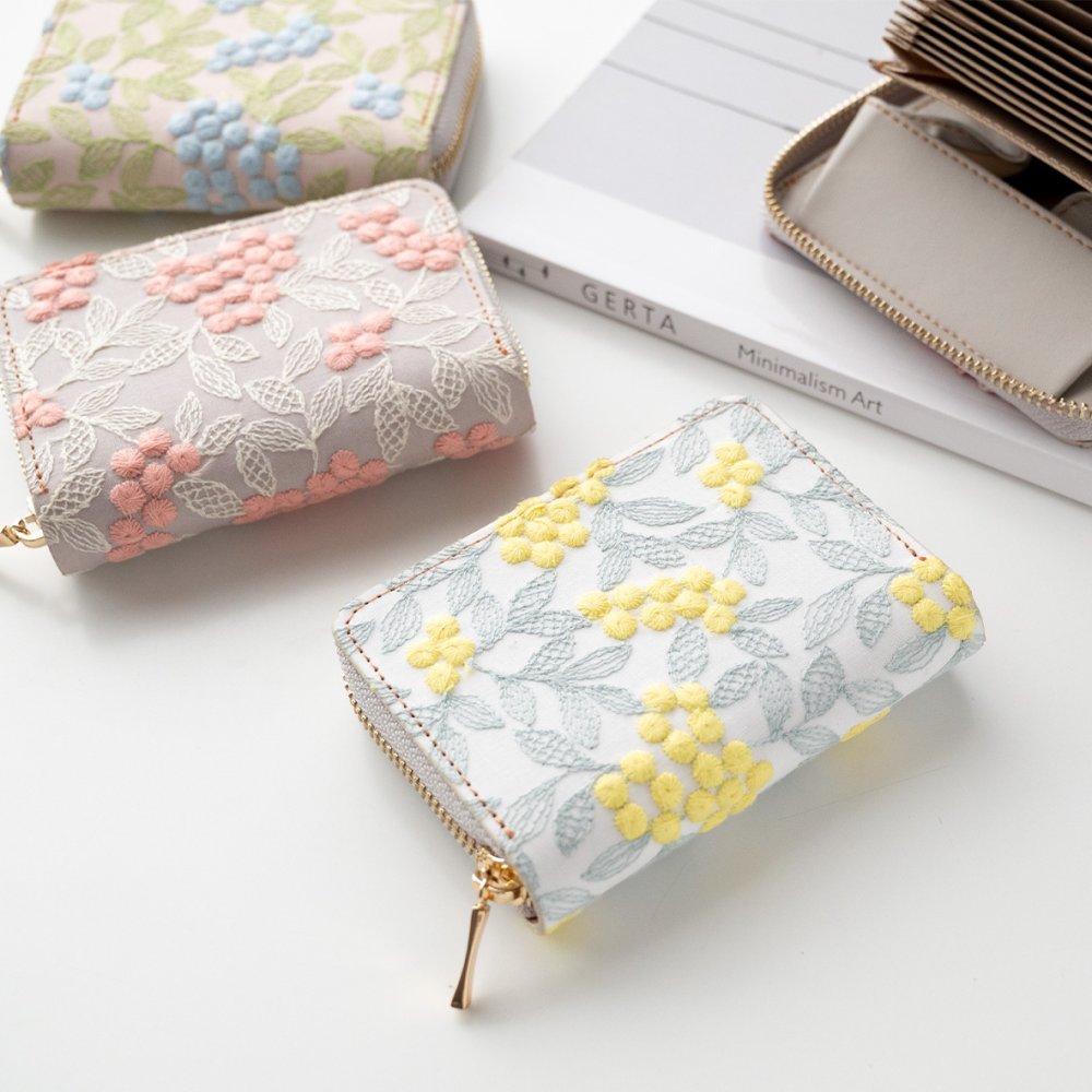 お札が折れない コンパクトウォレット 【 ぷっくりミモザ 】 刺繍 全面 ミモザ くすみカラー