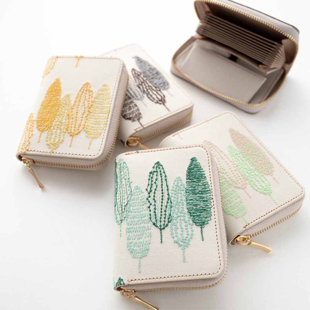 お札が折れない コンパクトウォレット 【 季節の森 】 全面 刺繍 北欧風