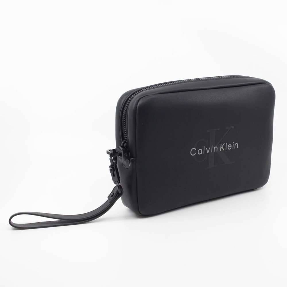 カルバンクライン　CK　Calvin Klein　セカンドバッグ　LV04D1257G UB1　ブラック BLACK　BOLD POUCH WITH HANDLE　ボールド ポーチ ウィズ ハンドル　クラッチバッグ　Europeライン