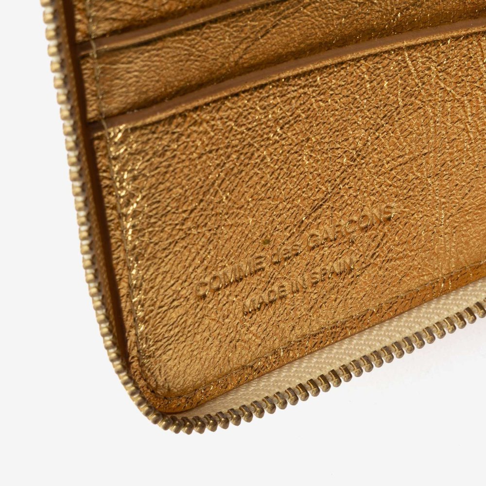 コムデギャルソン COMME DES GARCONS EMBOSSED LOGOTYPE エンボス ロゴタイプ Bifold Wallet 二つ折り財布 SA2100EG ユニセックス 財布
