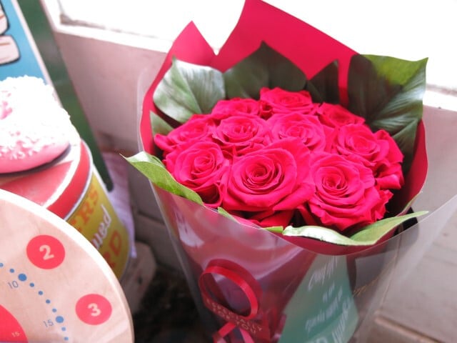 結婚記念日 10周年 記念日 枯れない 赤バラ 花束 大輪系 赤薔薇 10本使用 プリザーブドフラワー 花束 枯れずにいつまでもキレイな赤バラ プリザーブドフラワー