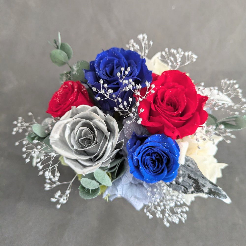 プリザーブドフラワー青と赤い薔薇にシルバーローズの魔法の枯れないお花【リボンラッピング付き】