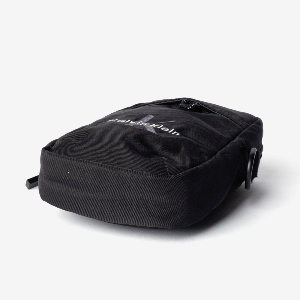 カルバンクライン Calvin Klein BOLD LOGO NYLON SLIM REPORTER ボールド ロゴ ナイロン スリム レポーター LV04D3231G ショルダーバッグ メンズ バッグ
