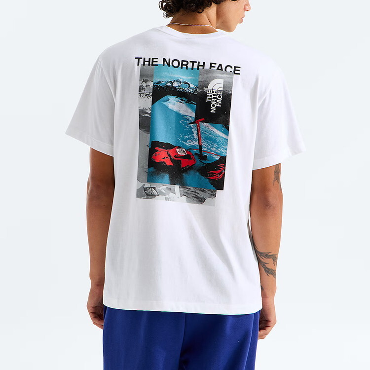 ザノースフェイス：MEN'S APEX '75 COLLAGE RELAXED SHORT-SLEEVE Tシャツ (ホワイト)[Tシャツ/ アパレル/ メンズインナー/人気ブランド/おすすめギフト/誕生日プレゼント/メンズファッション]