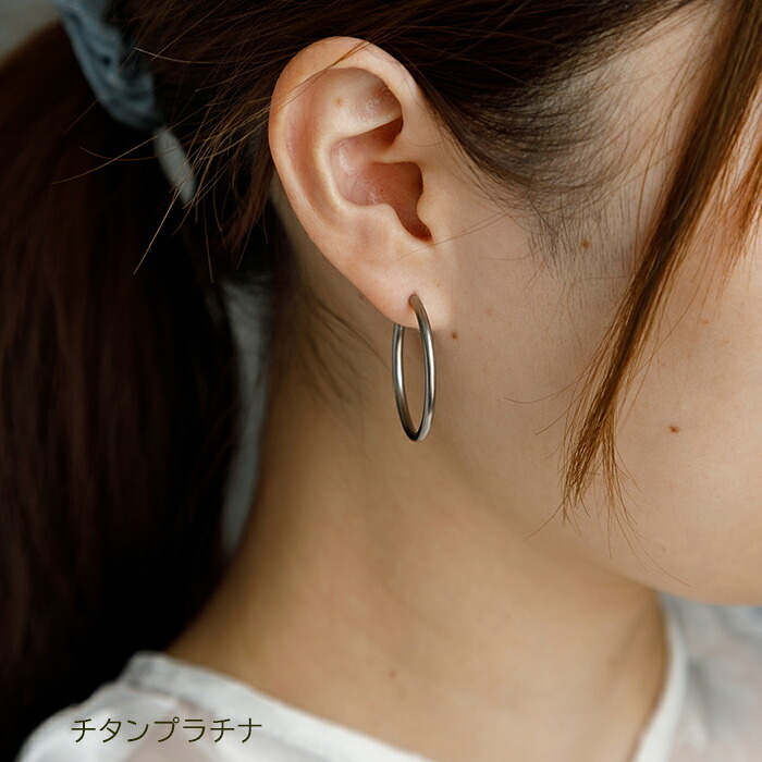 ピアス チタン フープ ハーフ 大ぶり 純チタン 幅2mm×直径30mm 全8色 アレルギー対応 医療用 日本製 おすすめ メンズ レディース 片耳 1個 かわいい カラフル