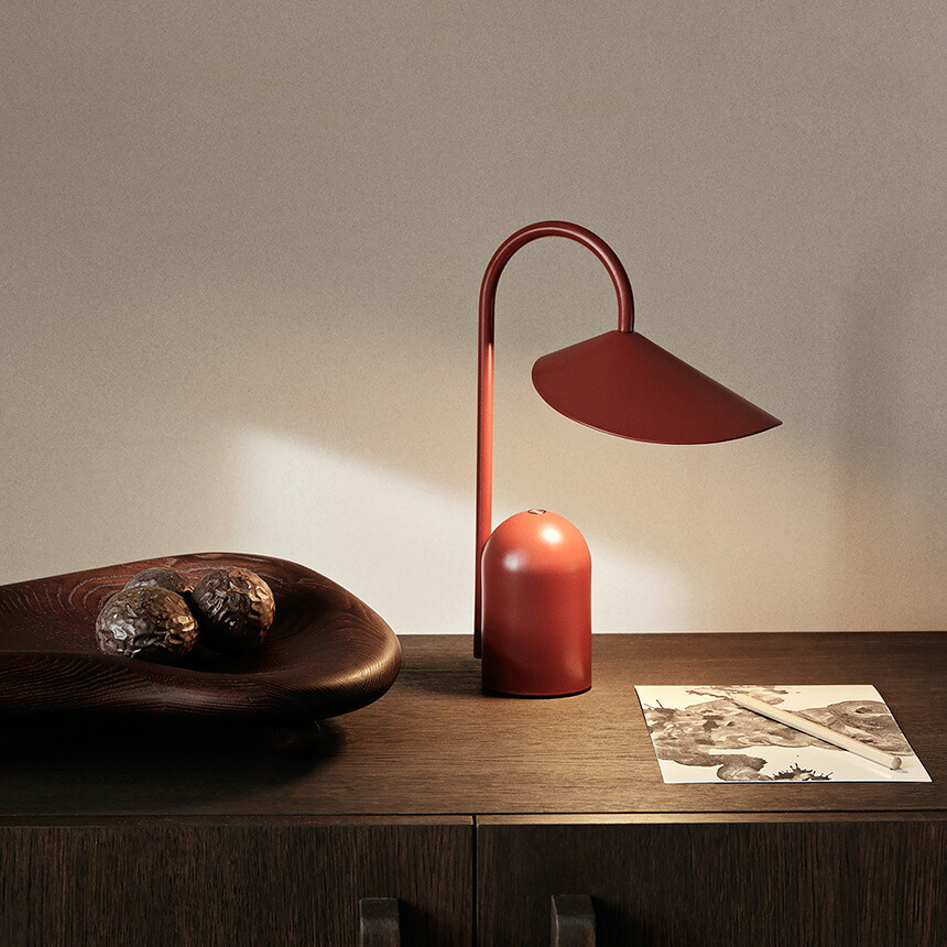 ferm LIVING ファームリビング Arum アールム ポータブルランプ テーブルライト間接照明 北欧インテリア ブランド 人気 充電 持ち運び 室内 おしゃれ デスクライト