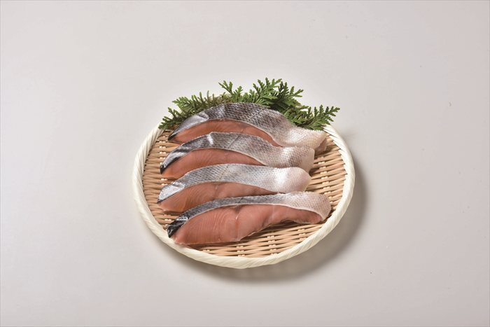 送料無料 北海道産地直送 三協水産 北海道日高沖船上活〆桜鱒切身と秋鮭切身  ※ご注文後約7～10日前後での発送となります。沖縄・離島へは別途配送料が発生いたします お取り寄せグルメ スイーツ