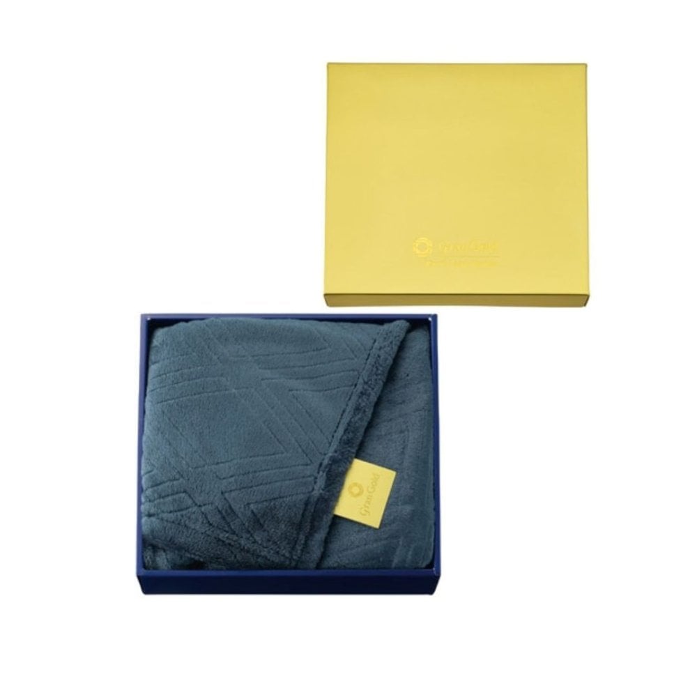 【36個セット】グランゴールド 大判キラリスブランケット 毛布 ひざ掛け 防寒 防寒具 あったか 暖かい 保温 冷え対策 冬用 フリース ポリエステル ネイビー 紺 大判 ひざかけ お昼寝 オフィス 車 ギフト 贈り物 プレゼント 景品 記念品 贈答品 化粧箱 箱入り
