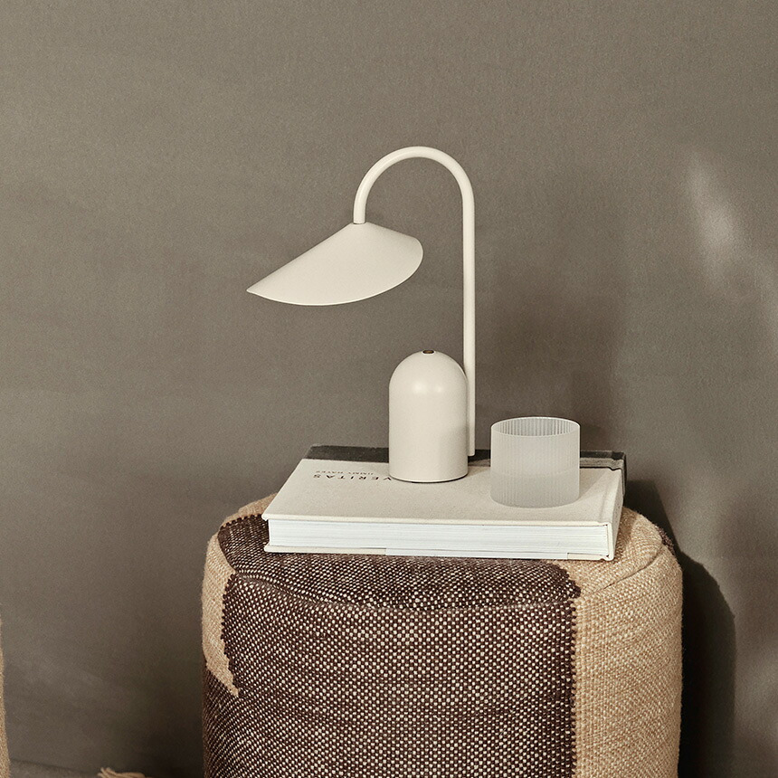 ferm LIVING ファームリビング Arum アールム ポータブルランプ テーブルライト間接照明 北欧インテリア ブランド 人気 充電 持ち運び 室内 おしゃれ デスクライト