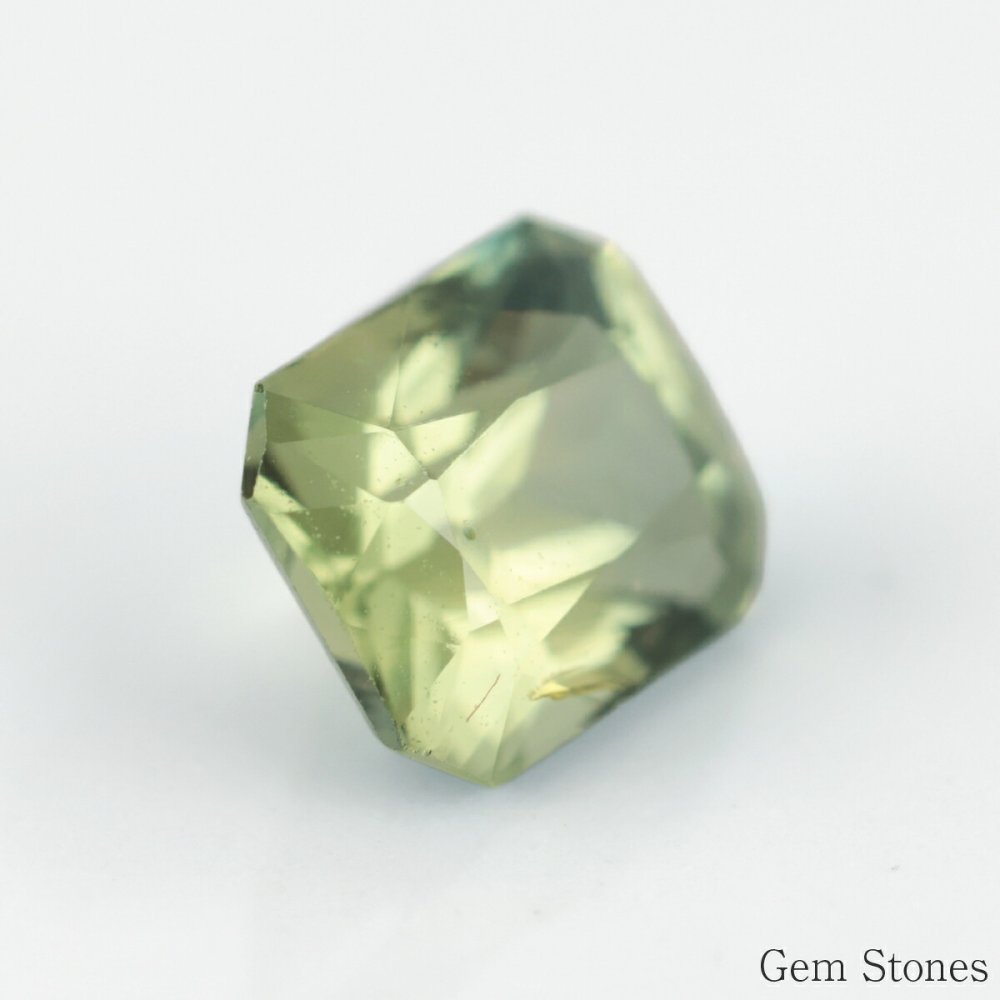 非加熱 グリーンサファイア 0.70ct ルース 宝石 裸石 サファイア グリーン イエロー ジュエリー オリジナル 制作 コレクション 誕生石 9月 記念 お守り 誕生日 プレゼント