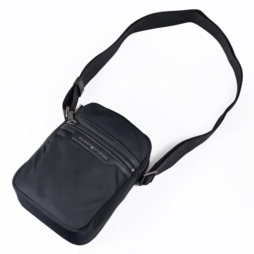 高品質ヨーロッパ輸入モデル トミーヒルフィガー TOMMY HILFIGER ショルダーバッグ NYLON MINI REPORTER メンズ ブラック AM0AM14688 BDS BLACK 送別会 誕生日 結婚祝い 結婚式 彼氏 息子 夫 男性 名刺入れ 高級 父の日 母の日 即日発送