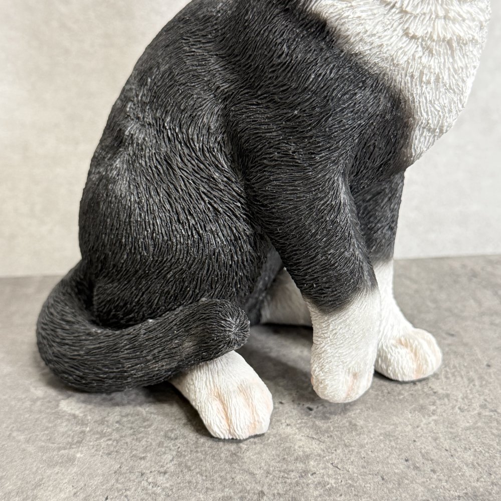 置物 お座りハチワレ黒白猫 ネコ 高さ22.5cm woobia ウービア 大きい かわいい おしゃれ ガーデン インテリア オブジェ 可愛い プレゼント 北欧 玄関 雑貨 動物 モダン 面白い 庭 ギフト 屋外 家 リアル 玄関先 ガーデンオーナメント