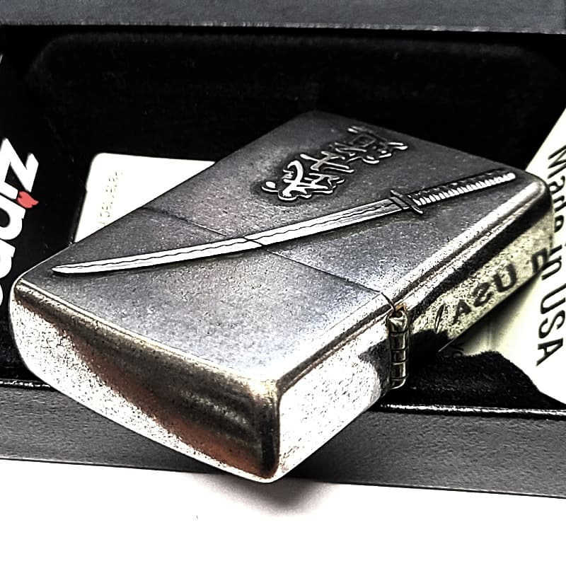 ZIPPO 武士道 刀 ジッポ ライター 和柄 クロームバレル かっこいい メタルエンブレム 日本 アンティーク シルバー 渋い おしゃれ 銀 メンズ プレゼント ギフト