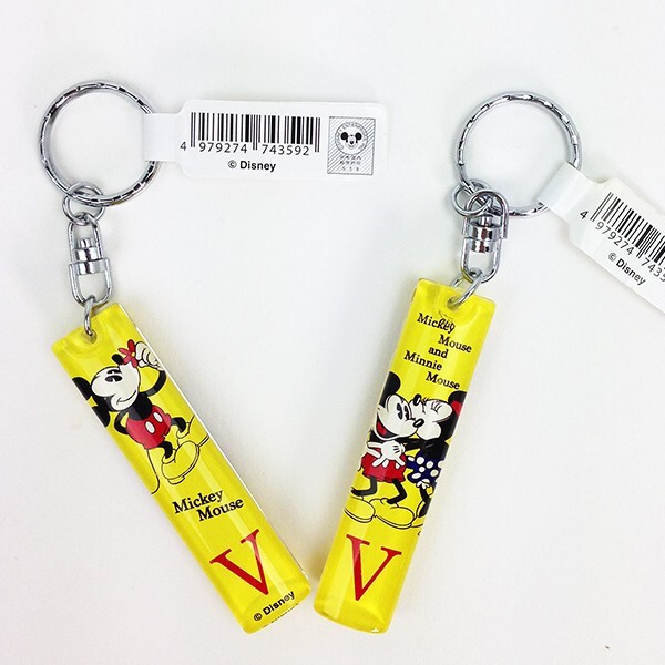 ディズニー ミッキー＆ミニー イニシャルキーホルダー V グッズ  (MCOR)