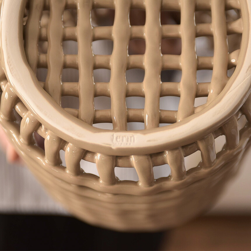 ferm LIVING ファームリビング セラミック バスケット ラージ 直径23.5cm 北欧雑貨 インテリア カゴ おしゃれ 小物入れ デンマーク 収納 陶器 ポットカバー 鉢カバー インテリア雑貨 北欧雑貨 キッチン 玄関 リビング