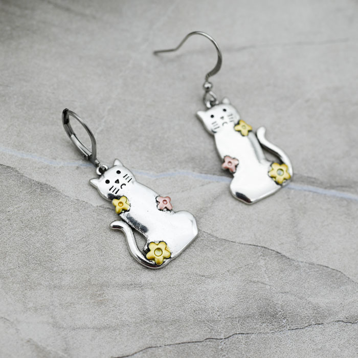猫 ピアス 大ぶり 揺れる フック ステンレス 金属アレルギー対応 ネコ 花 シルバーカラー カラビナ型 選べるフック 片耳 1個売り