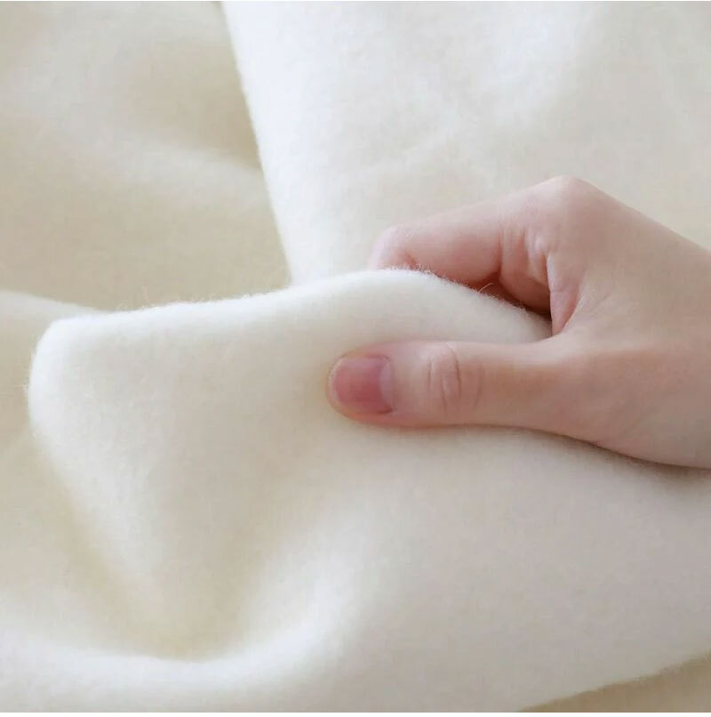 西川 シルク毛布 シングル 日本製 毛羽部分 シルク100% 140×200cm ふんわり 1.1kg 西川品質のシルク毛布 リバーシブル 送料無料 もうふ ブランケット シングルサイズ fq03524007 秋冬 母の日