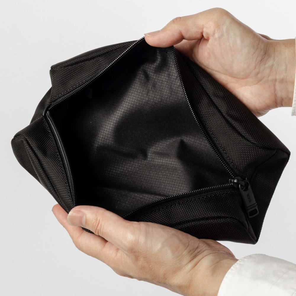 トゥミ TUMI ALPHA アルファ ELECTRONIC CORD POUCH 02603042D3 117250 ポーチ メンズ 雑貨 小物 ブラック