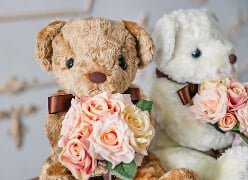 花束シュガー体重ベア2体セット｜ブーケを持つウェディングペアギフト｜結婚式の両親贈呈品に