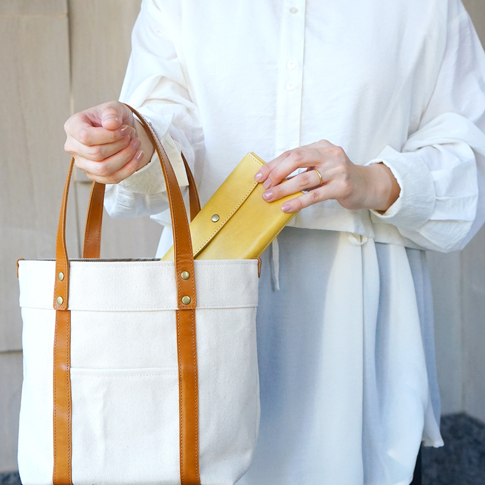 【化粧箱付き】 長財布 1万円札サイズ 本革 レザー ProfLine PEWallet ファスナーレス 細型 財布 本革 小銭入れ付き メンズ レディース 細い 本革財布 日本製 新生活 ギフト 本革製小物 牛革 大人 父親 男性 コンパクト プレゼント 贈り物 就職祝い 内祝い 結婚祝い お礼 誕生日 敬老の日