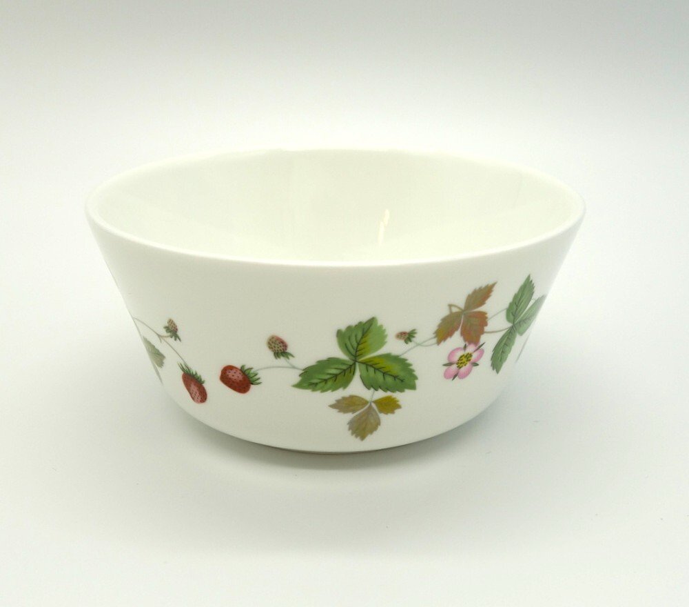 【ウェッジウッド】ワイルドストロベリー　カジュアルボウル　11cm　豆皿【結婚祝】【出産祝】【退職祝】【引越祝】【還暦祝】【記念品】