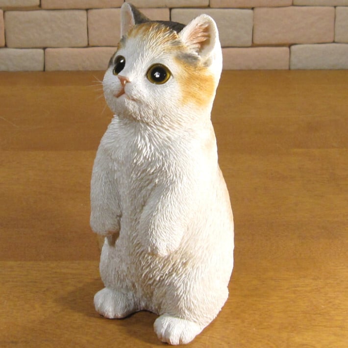 猫　置物 リアル　シンお願いキャット　４　ミケ　ネコ　動物オブジェ　ガーデン　オーナメント　店舗　カウンター　装飾　オブジェ　インテリア　玄関先　庭　ねこ好きさん人気ギフト　動物人気ギフト　クリスマスプレゼント　お誕生日祝い　母の日人気　父の日人気　敬老の日人気