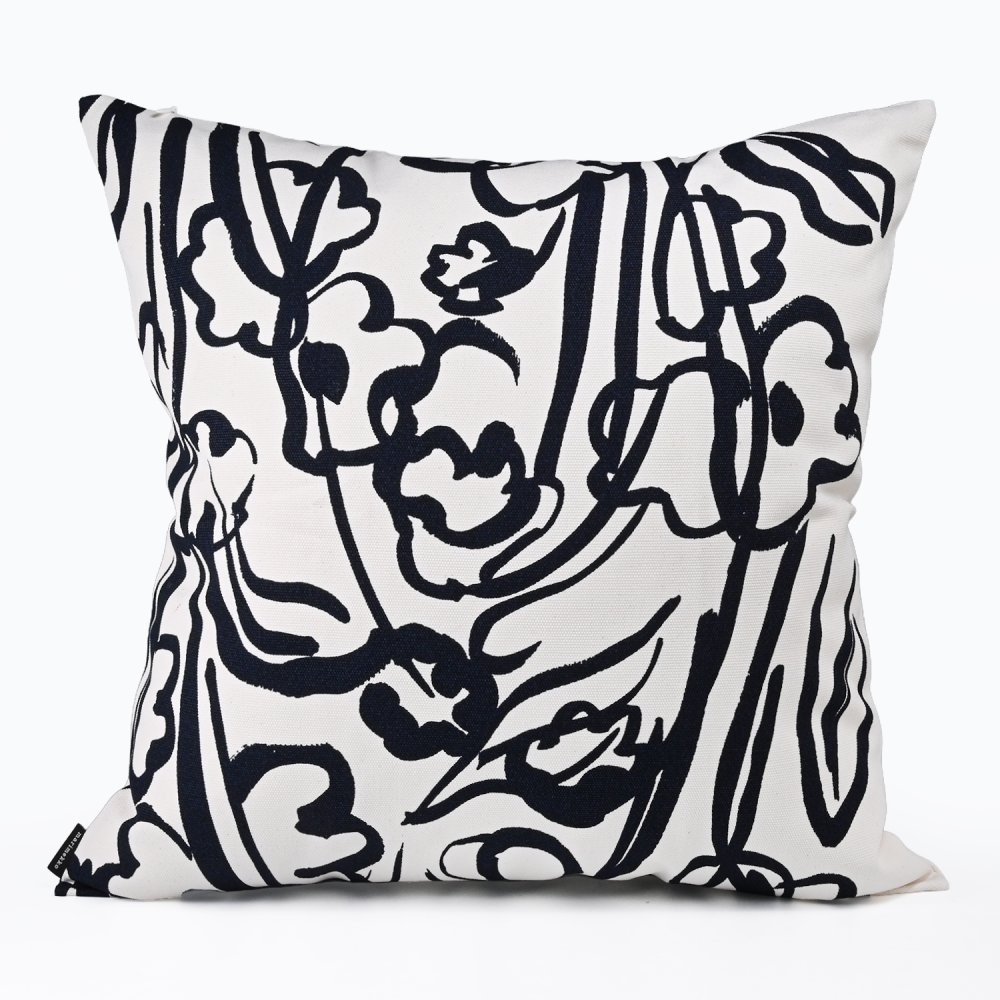 マリメッコ marimekko クッションカバー 50×50cm ヌードクッション セット Ensikukat エンシクカット オフホワイト ダークブルー 76027 076027 850 北欧雑貨 北欧デザイン 送別会 誕生日 お中元 結婚祝い 結婚式 高級 父の日 母の日 ホワイトデー