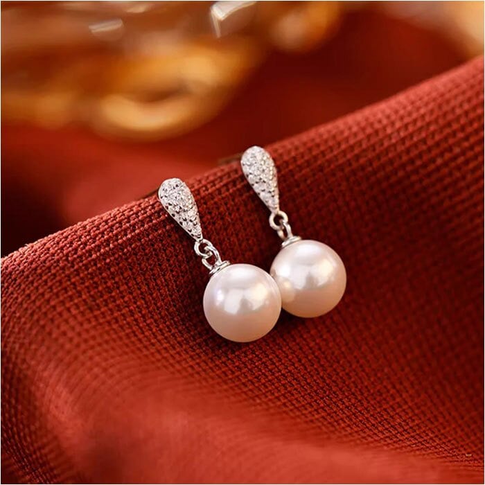 パール ピアス 通販 揺れるピアス イヤリング 耳飾り アクセサリー シンプル 大人っぽい 上品 きれいめ おしゃれ かわいい 結婚式 二次会 入学式 卒業式 入園式 卒園式 フォーマル 冠婚葬祭 贈り物 女性 レディースアクセサリー レディースジュエリー