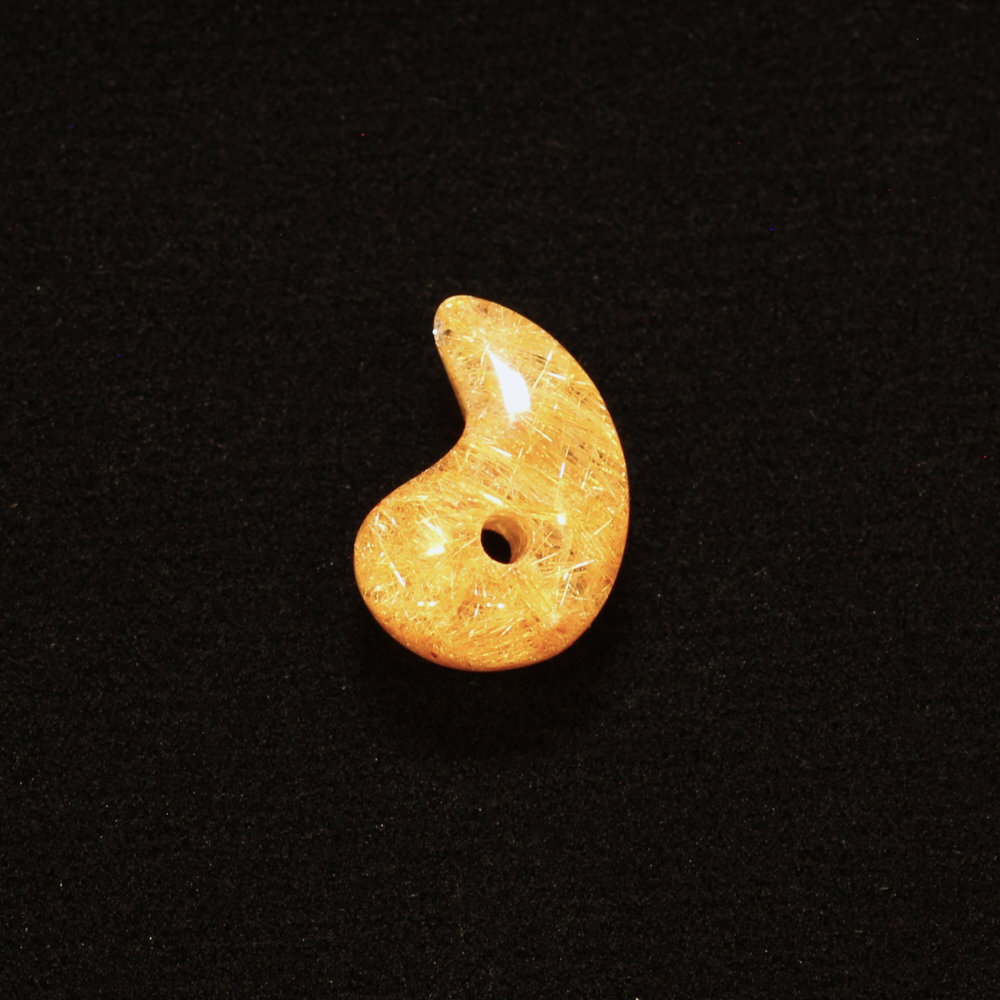 天然石 勾玉ゴールドルチル 約0.6g 丸みのあるふっくらしたフォルム 仕事運 成功 お守り GHM53 交換用ゴム＆巾着付 財運 石 京海堂