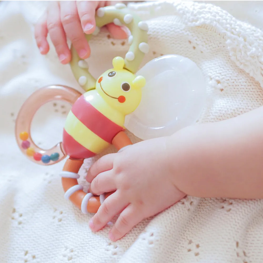 【出産祝い】カミカミみつばち はじめてのギフトセット my little bee | 出産祝い ギフトセット ベビーギフトセット  名入れ 歯固め スタイ タオル　赤ちゃん ミニタオル　ベビーソックス　靴下　お返し不要　気軽に贈れる　ちょっとした　出産祝い　プチギフト　送りやすい 男の子　女の子　友達　友人　同僚　職場　二人目　三人目　実用的　送料無料　ベビー